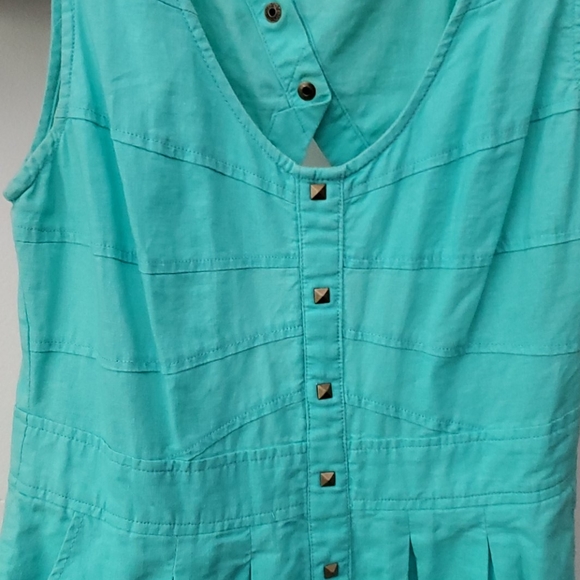 Adorable Tulle dress with distressed look buttons - Picture 3 of 6